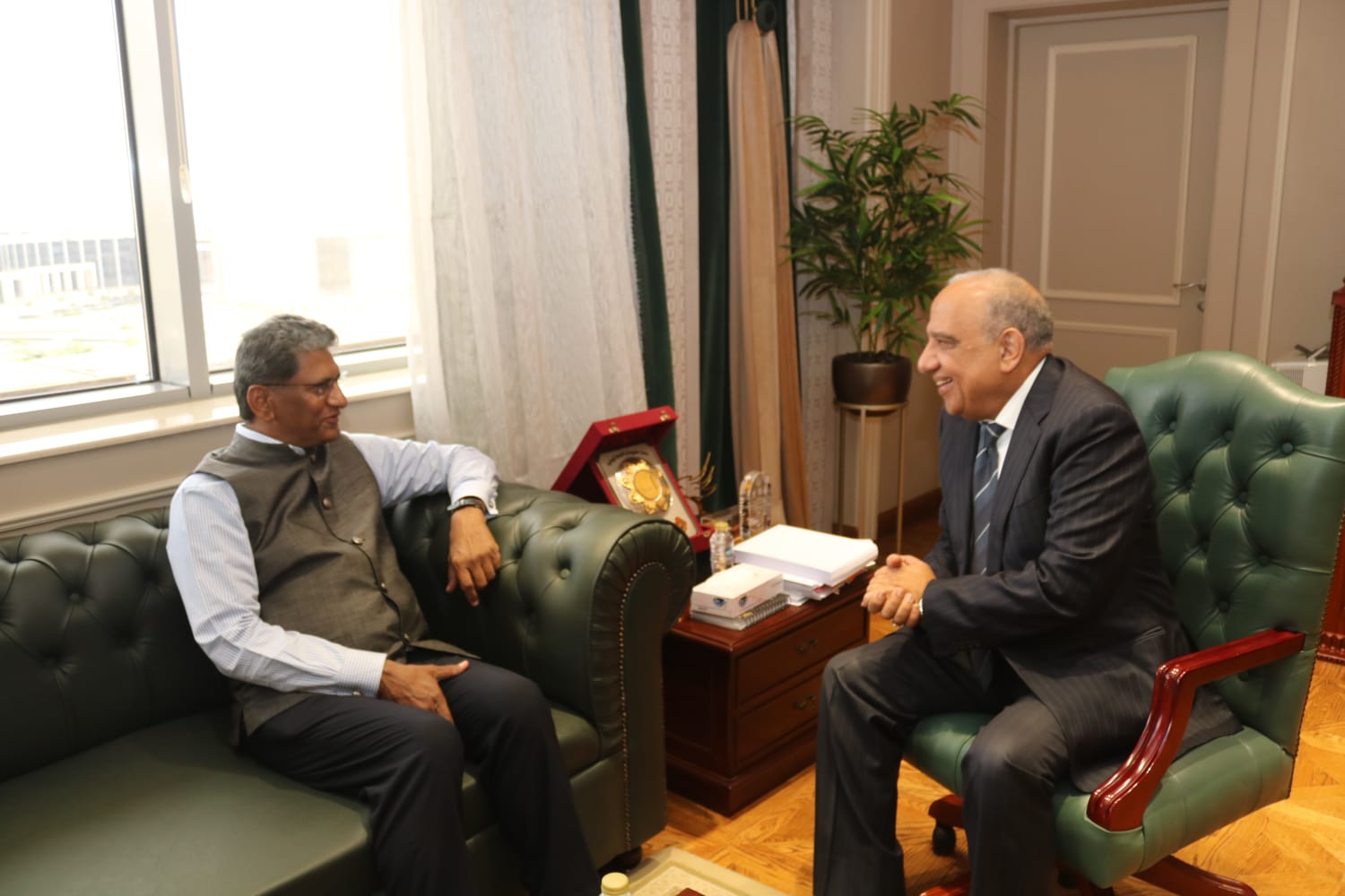 وزير الكهرباء يبحث الشراكة مع الهند بمجالات الطاقة المتجددة والهيدروجين الأخضر 